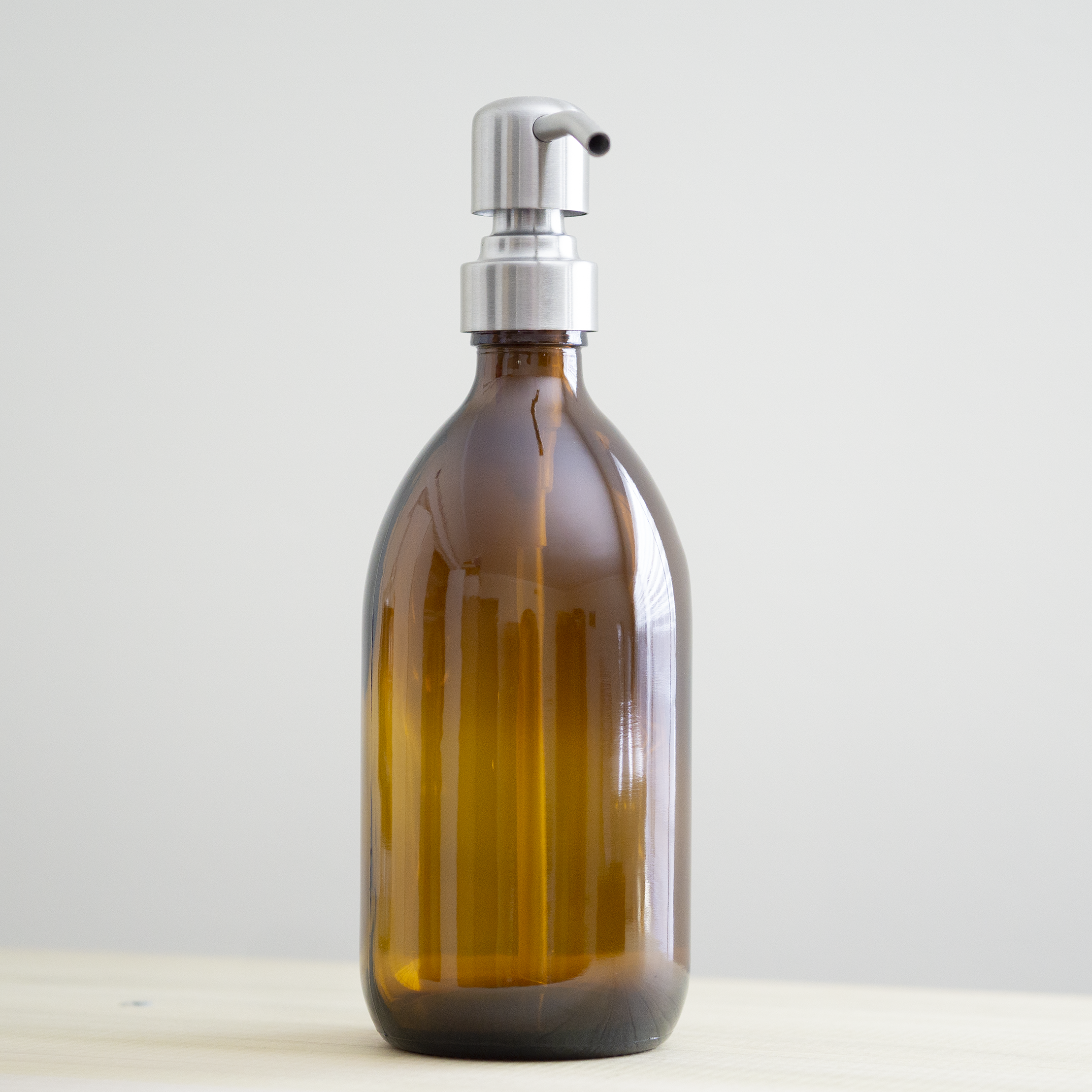 Amber glass 16 oz apothecary bottle with 304 grade stainless steel pump.